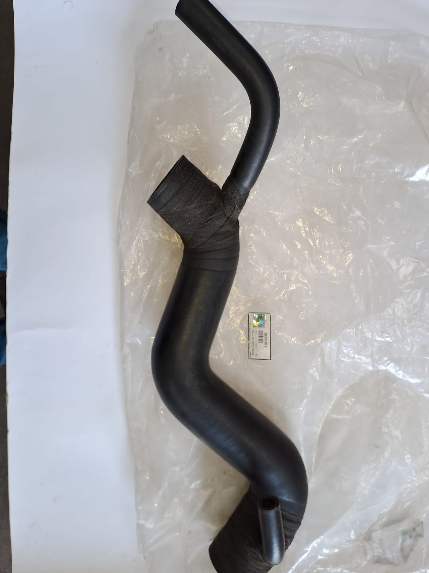 Furtun_apa_radiator_AGCO_502431D1_tractor_Challenger_MT765B